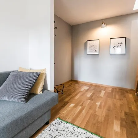 Victus Apartamenty, Abrahama *