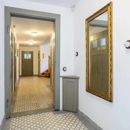 Victus Apartamenty, Abrahama 索波特