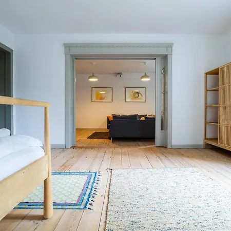 Victus Apartamenty, Abrahama 索波特